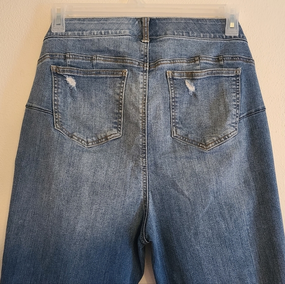 Torrid Premium Women's Bombshell Distressed Skinny Size 18R 28" Inseam Blue Jean - Picture 4 of 7